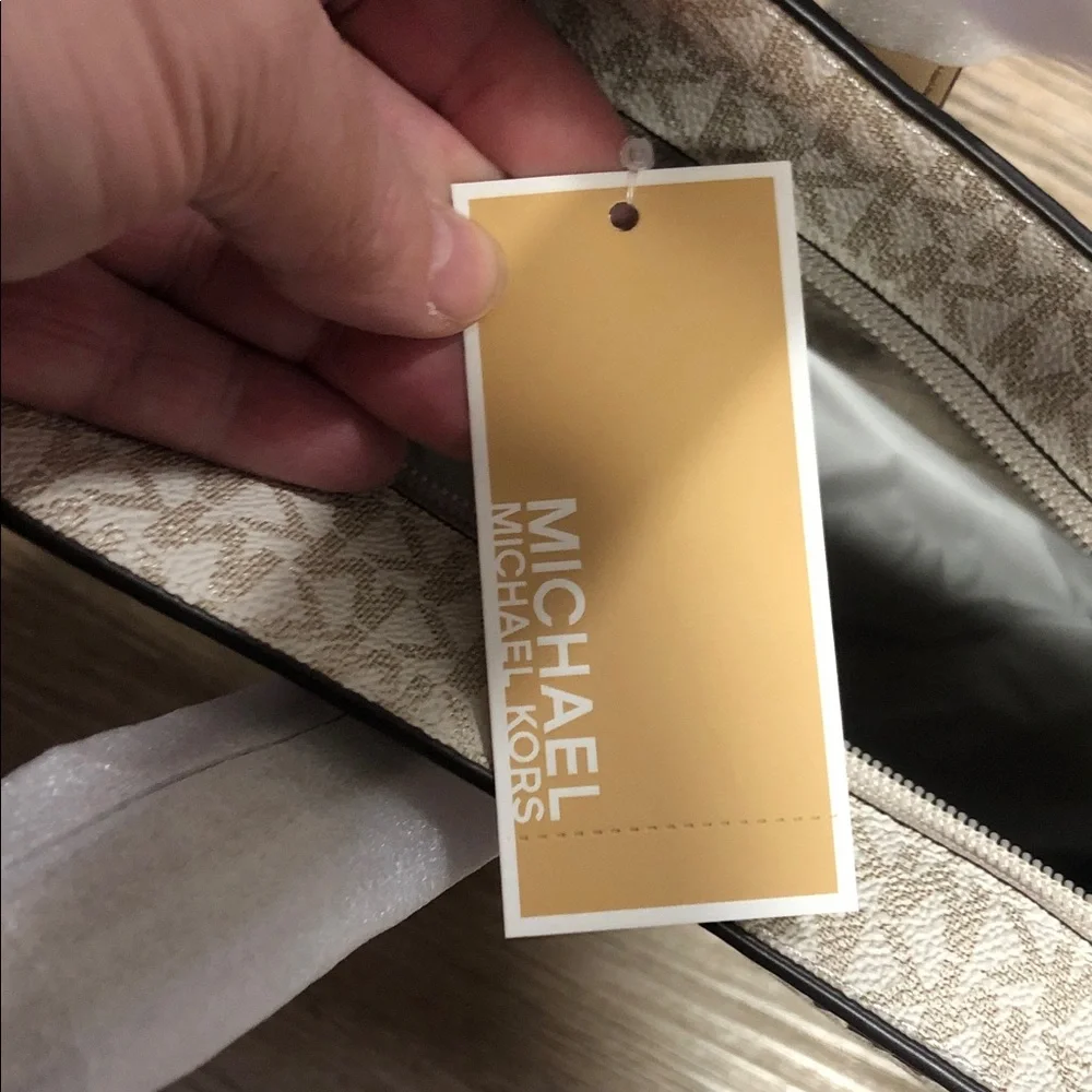 New Michael Kors Cream and Gold Large Tote Bag - Picture 7 of 14